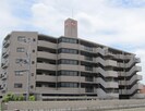 ロワイヤル岡田・手柄山公園の外観