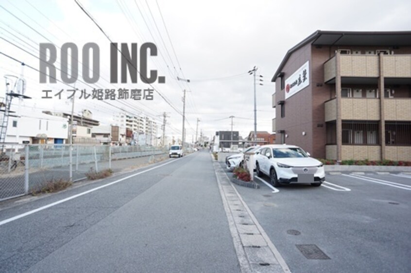 その他飲食（ファミレスなど）まで10m※前面道路 ロータス長町　B棟