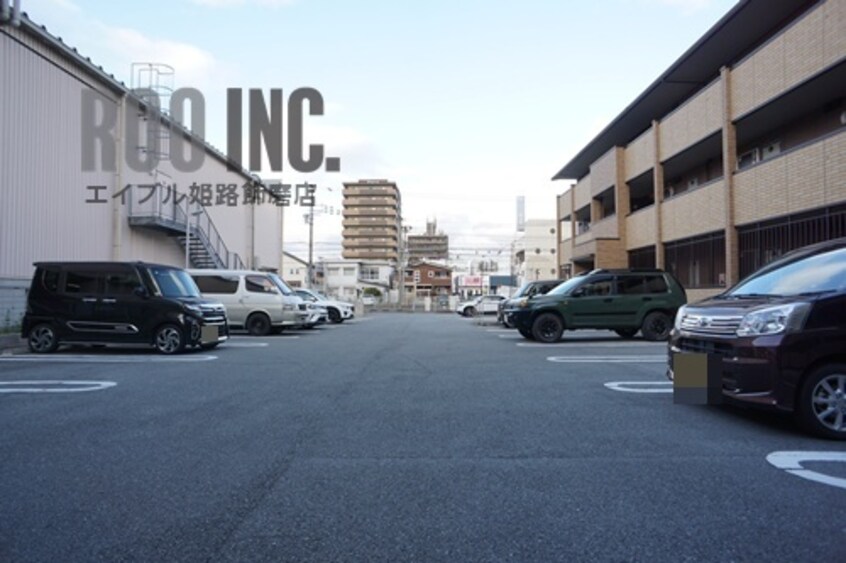 その他飲食（ファミレスなど）まで10m※前面道路 ロータス長町　B棟