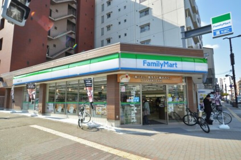 FamilyMart(全家) 浪速元町三丁目/Naniwa Motomachi 3-chome(コンビニ)まで68m 大阪メトロ御堂筋線/大国町駅 徒歩5分 9階 築14年