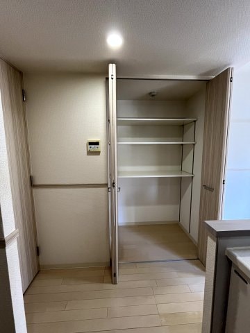 収納があります 大阪メトロ中央線/堺筋本町駅 徒歩8分 3階 築18年