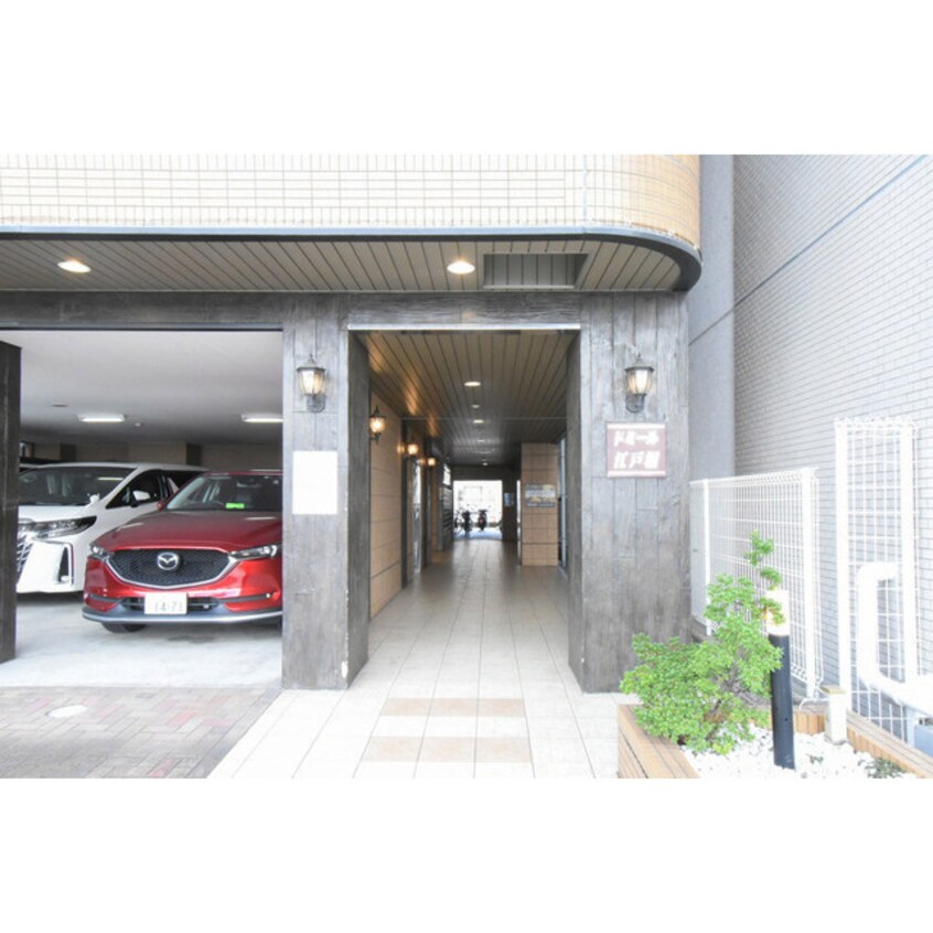 清潔なエントランスです ドミール江戸堀