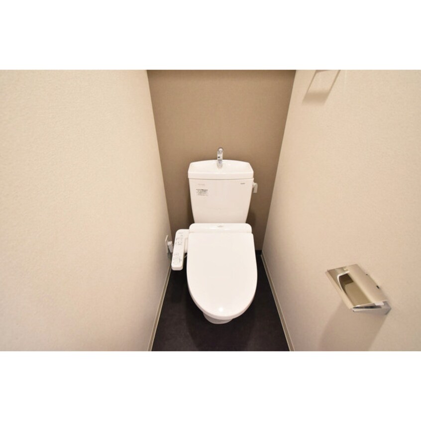 落ち着いた色調のトイレです アドバンス大阪セレーノ