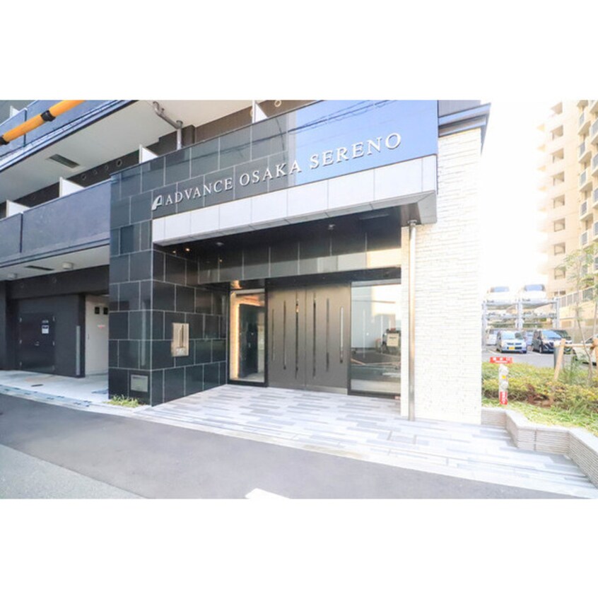 落ち着いたエントランスです アドバンス大阪セレーノ
