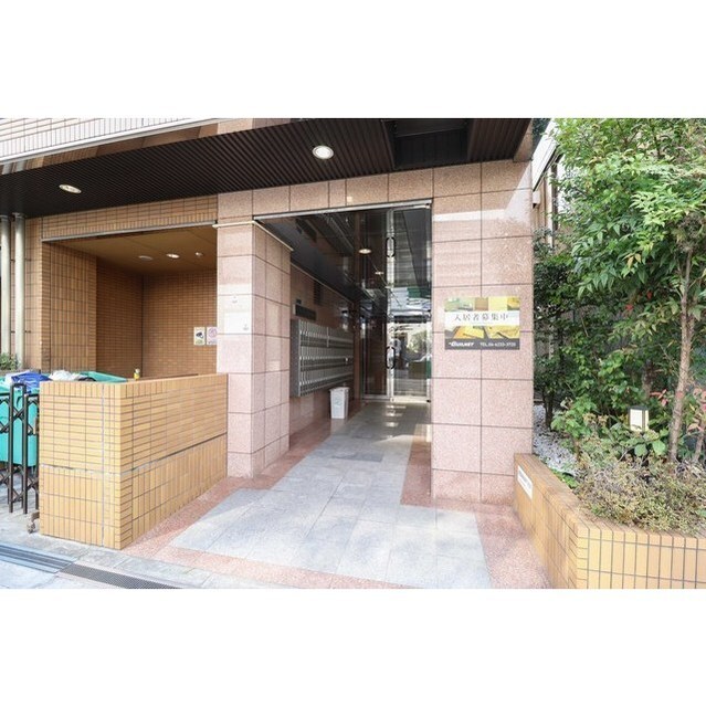 落ち着いたエントランスです ドミール堺筋本町