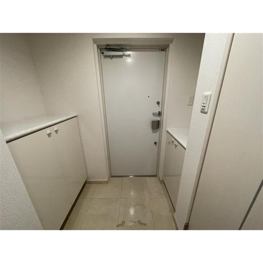 明るい玄関です BRAVI南堀江
