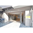 毎日通るエントランスはこのようになっています SERENiTE本町reflet