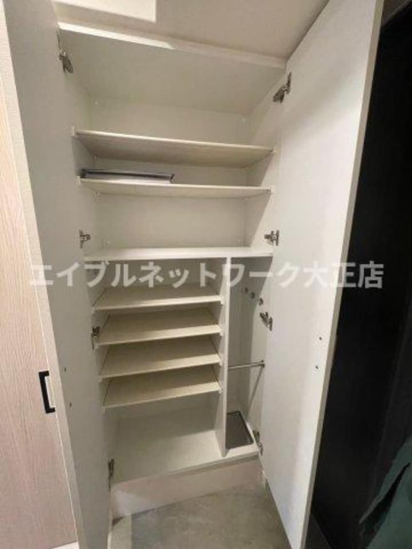 大容量のシューズボックス 大阪環状線/大正駅 徒歩2分 6階 築4年