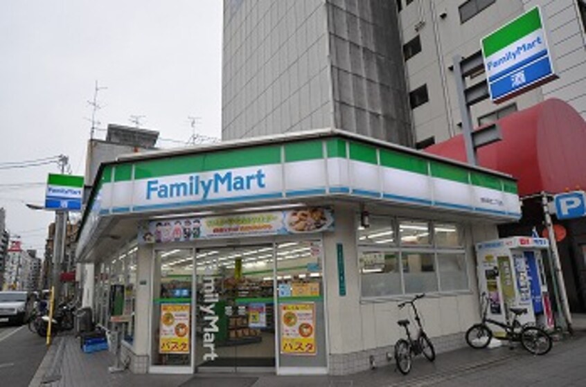 ファミリーマート恵美須西二丁目店(コンビニ)まで110m 阪堺電気軌道阪堺線/恵美須町駅 徒歩1分 8階 築10年