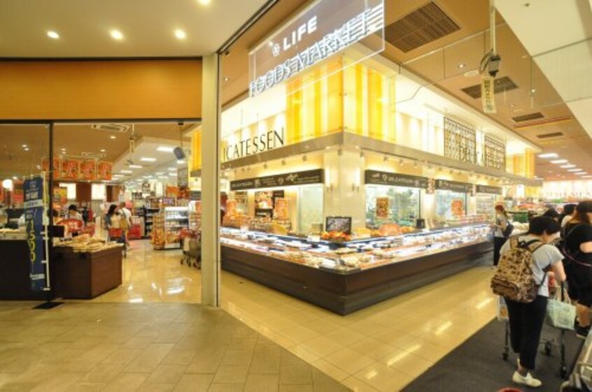 ライフ なんば店(スーパー)まで220m 大和路線・関西本線/ＪＲ難波駅 徒歩3分 7階 築20年