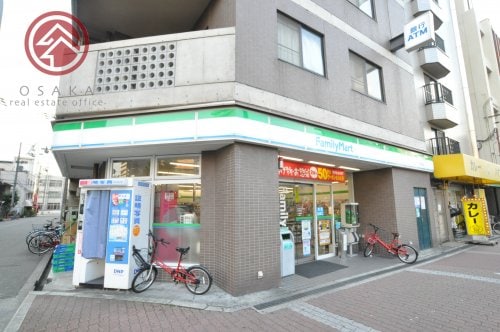 ファミリーマート戎本町店(コンビニ)まで23m 大阪メトロ御堂筋線/大国町駅 徒歩1分 5階 築27年