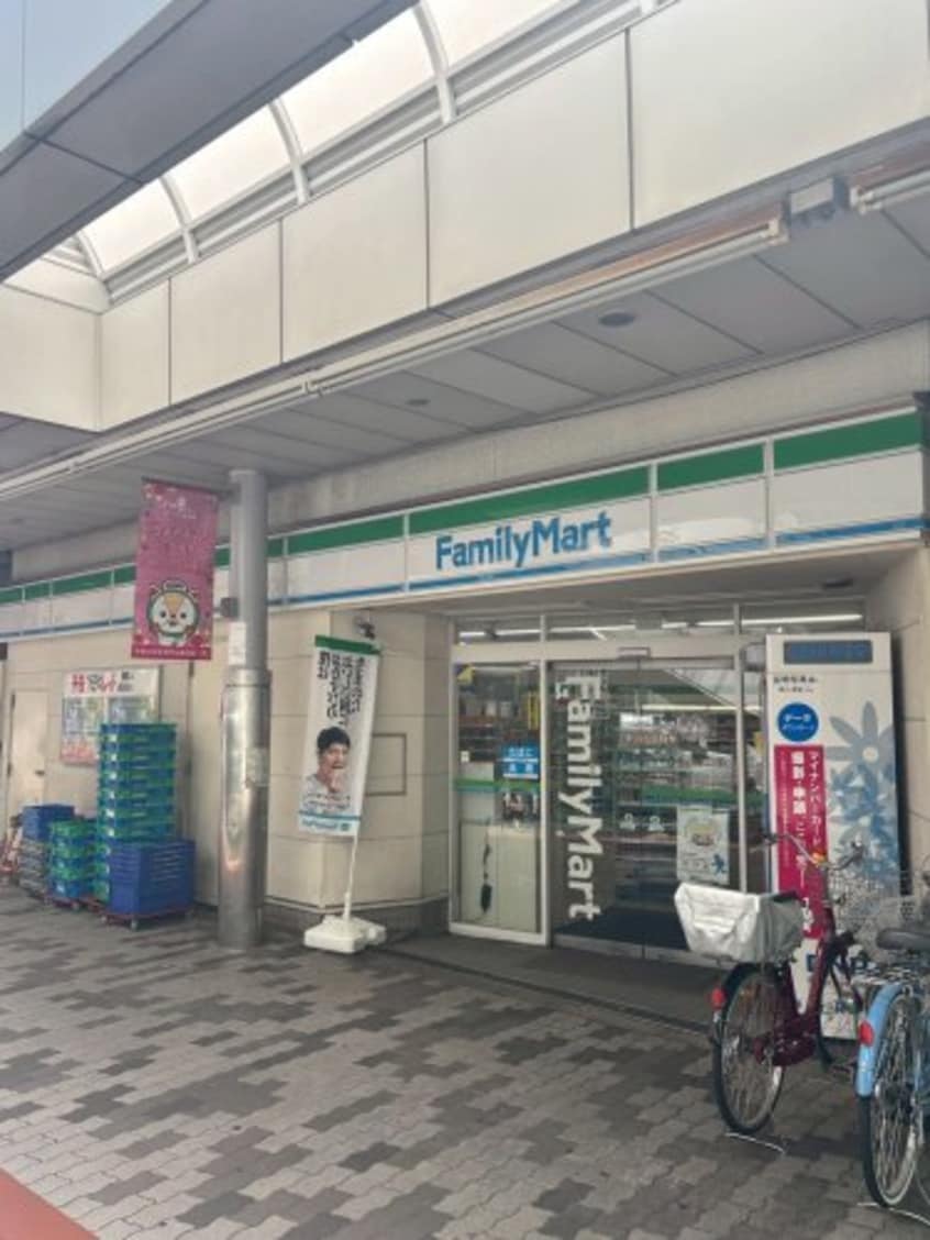 ファミリーマート九条店(コンビニ)まで327m 大阪メトロ中央線/九条駅 徒歩5分 11階 築18年