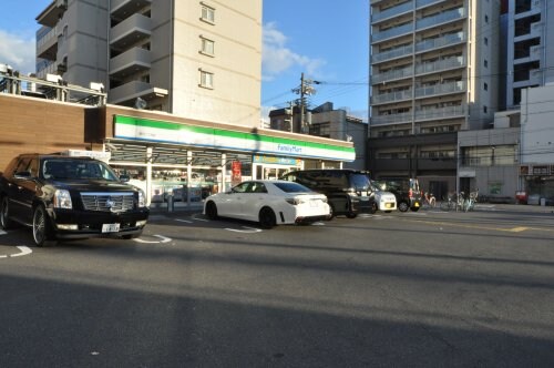 ファミリーマート桜川二丁目店(コンビニ)まで319m 大阪メトロ千日前線/桜川駅 徒歩7分 4階 築7年