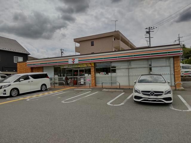 セブンイレブン三田西山2丁目店(コンビニ)まで726m メゾンサステック