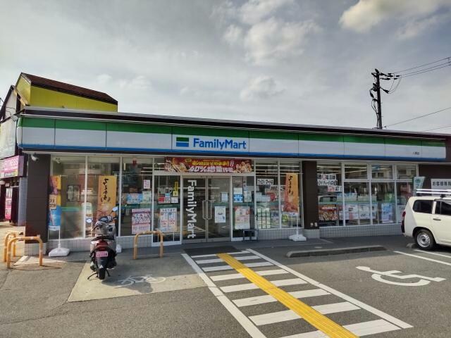 ファミリーマート八景店(コンビニ)まで579m※ファミリーマート八景店 アシンメトリー三田