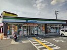 ファミリーマート八景店(コンビニ)まで579m※ファミリーマート八景店 アシンメトリー三田