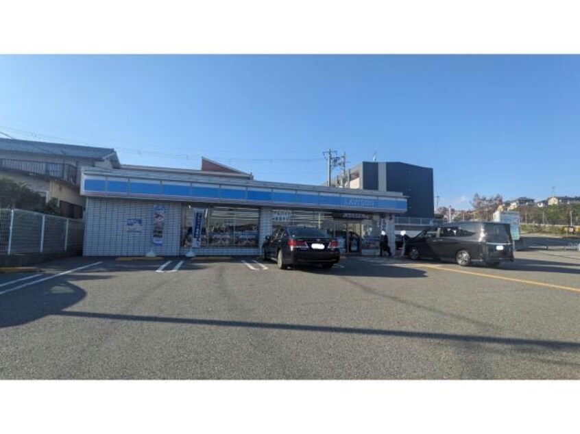 ローソン神戸鹿の子台店(コンビニ)まで747m クラールオストベルグⅠ