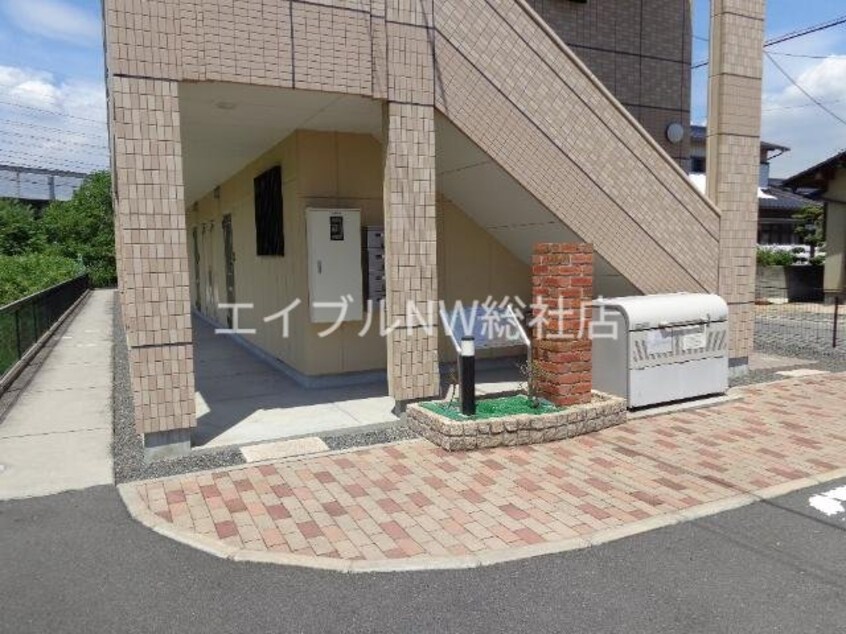 外観写真（昼） ビィ　プラスペラス