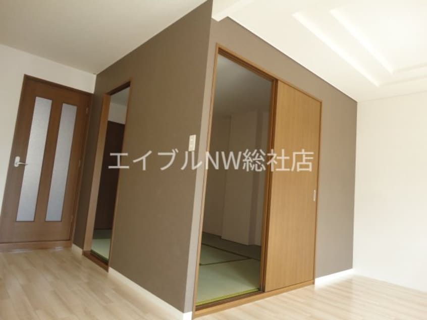 リビングから和室 ロイヤルコーポ・サノ