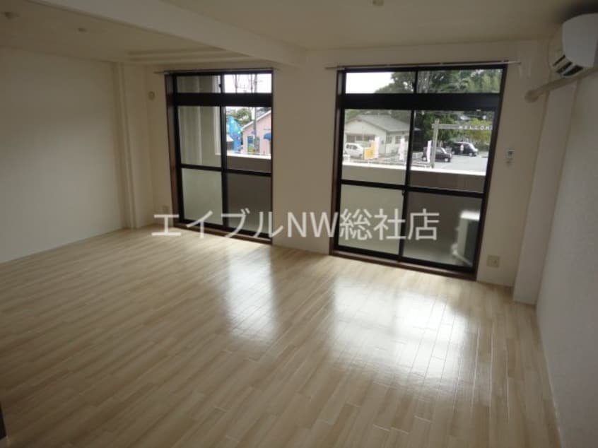 リビング ロイヤルコーポ・サノ