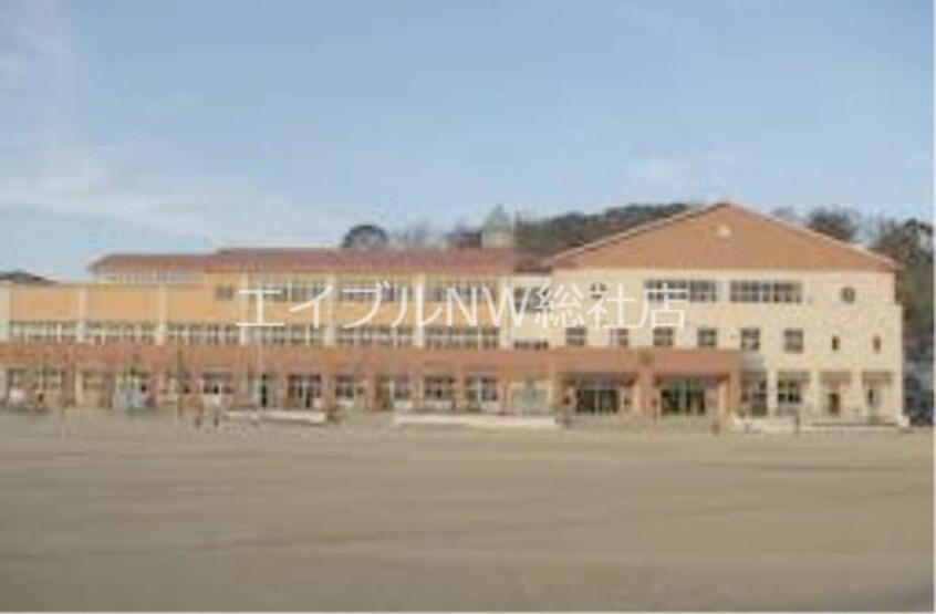 倉敷市立長尾小学校(小学校)まで1050m ファミールハウス