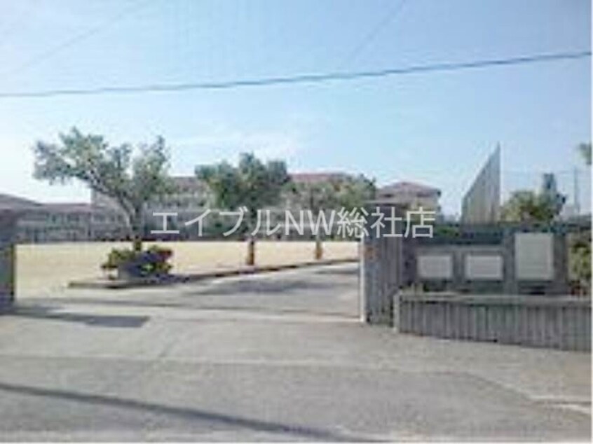 倉敷市立新田中学校(中学校/中等教育学校)まで877m ハイツ宏陽