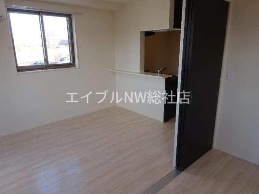 リビング サクラヒルズ