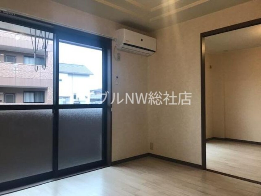 リビング イターナル壱番館