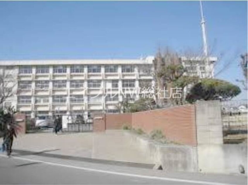 倉敷市立倉敷第一中学校(中学校/中等教育学校)まで1694m サンビレッジスカイバレーＢ