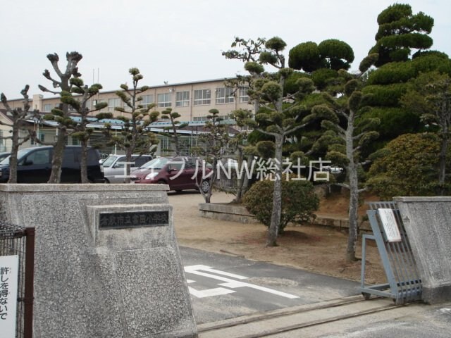 倉敷市立富田小学校(小学校)まで1193m クレア