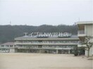 井原市立出部小学校(小学校)まで1639m グリーンロック
