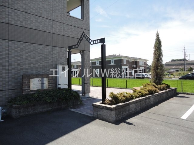 外観写真（昼） ウエスト・モンターニュ