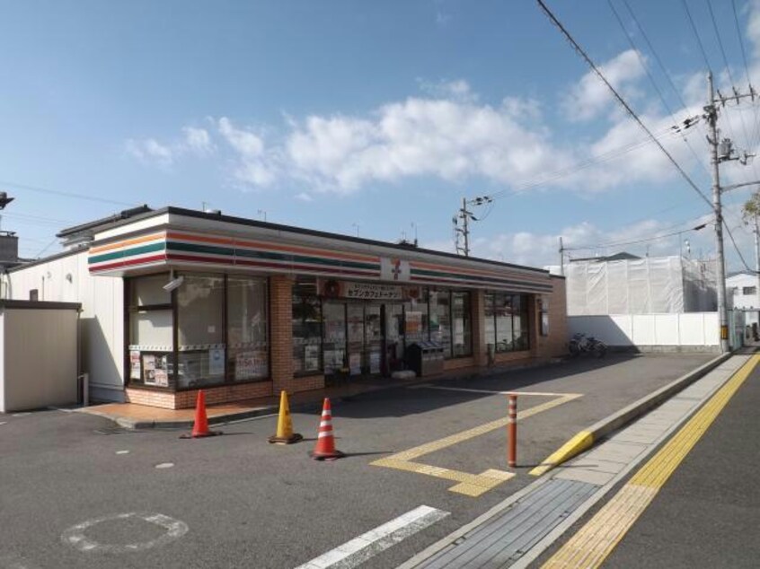 セブンイレブン野洲栄店(コンビニ)まで518m ドーミトゥリィ久野部