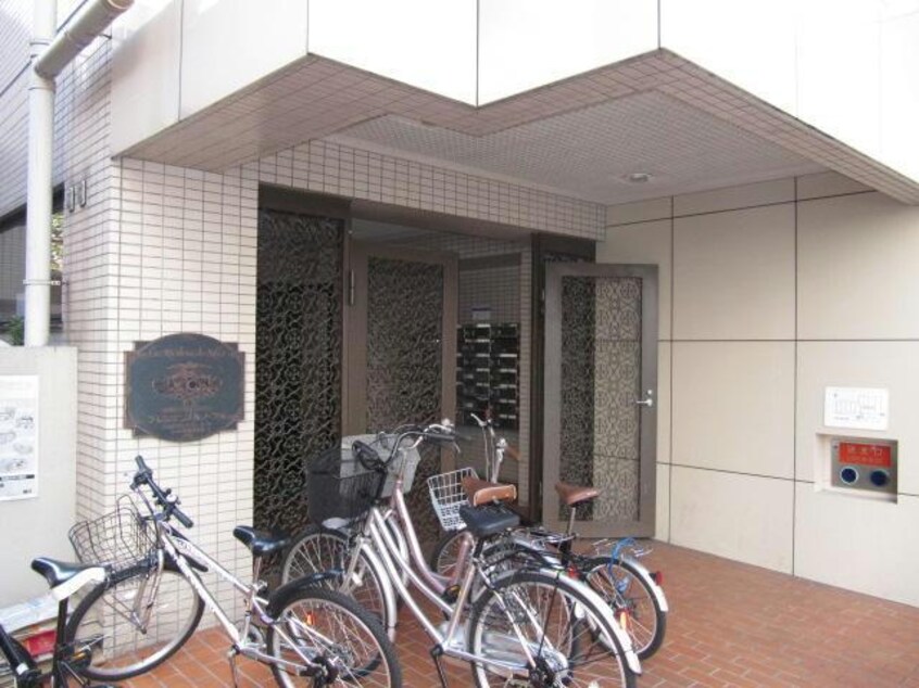  名古屋市営地下鉄東山線/新栄町駅 徒歩6分 1階 築40年