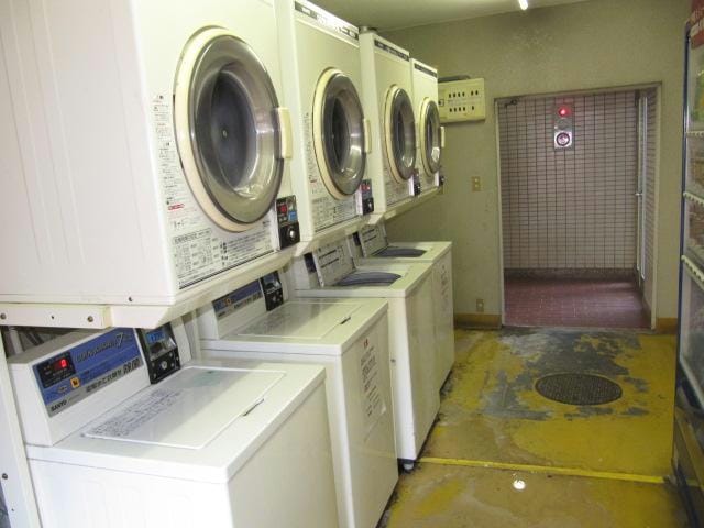  名古屋市営地下鉄東山線/新栄町駅 徒歩6分 8階 築40年