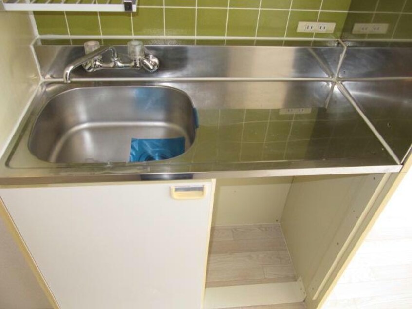  名古屋市営地下鉄東山線/新栄町駅 徒歩6分 1階 築40年