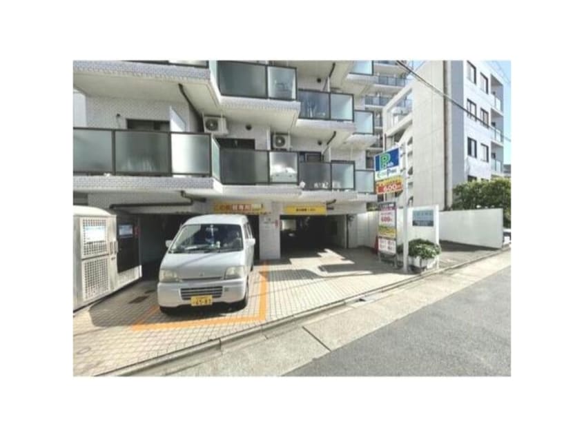  名古屋市営地下鉄東山線/新栄町駅 徒歩11分 8階 築32年