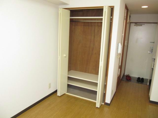  名古屋市営地下鉄東山線/新栄町駅 徒歩11分 8階 築32年