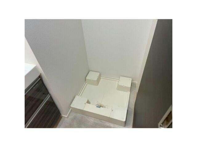  名古屋市営地下鉄東山線/新栄町駅 徒歩10分 13階 築8年