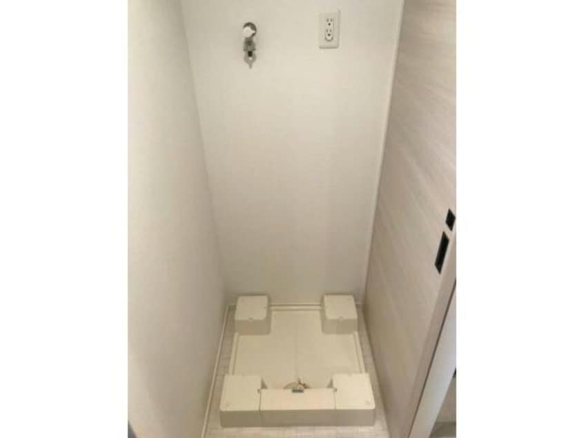  名古屋市営地下鉄東山線/新栄町駅 徒歩10分 2階 築8年