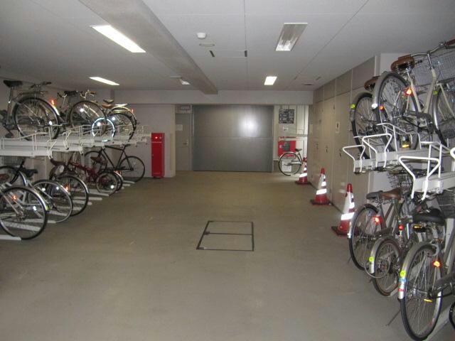  名古屋市営地下鉄名城線/久屋大通駅 徒歩5分 13-14階 築18年