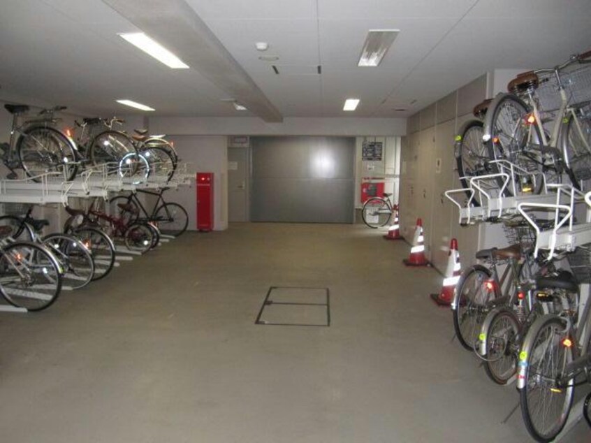  名古屋市営地下鉄名城線/久屋大通駅 徒歩5分 13-14階 築18年