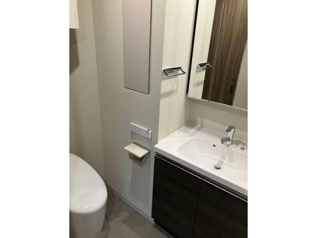  名古屋市営地下鉄東山線/新栄町駅 徒歩10分 4階 築1年