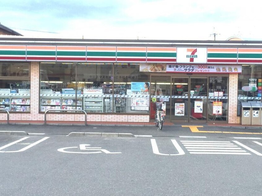 セブンイレブン木津川原田店(コンビニ)まで819m クレメント木津八ヶ坪A