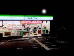 ファミリーマート木津駅前店(コンビニ)まで948m アルファコート