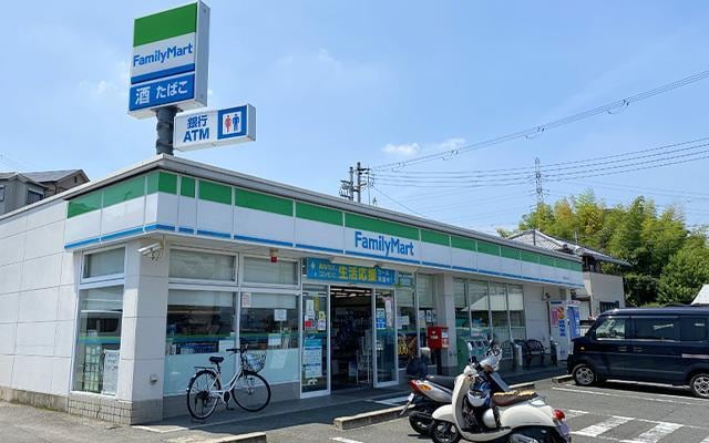 ファミリーマート京田辺大住店(コンビニ)まで577m ヴィラフローラ