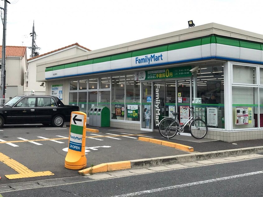 ファミリーマート京田辺興戸店(コンビニ)まで318m クレール興戸