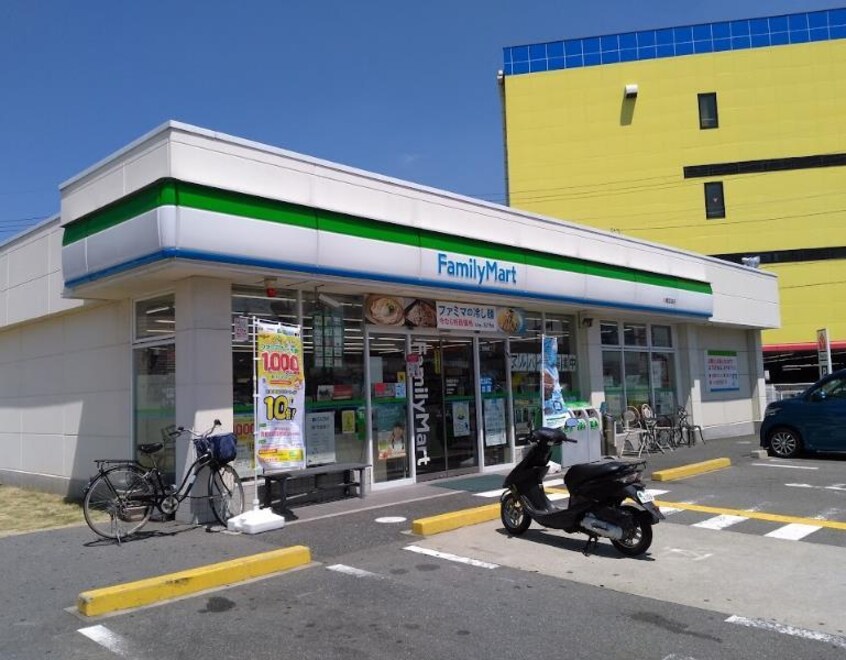 ファミリーマート八幡国道店(コンビニ)まで436m エトワールシャトー