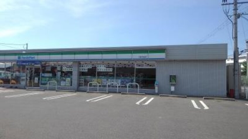 ファミリーマート八幡月夜田店(コンビニ)まで158m マイエルモファンタジー