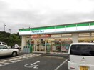 ファミリーマート木津川台駅前店(コンビニ)まで1477m アルモニー祝園I